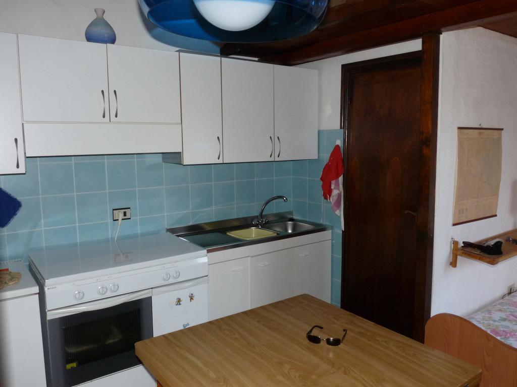Monolocale San Teodoro Apartment Сан Теодоро Стая снимка